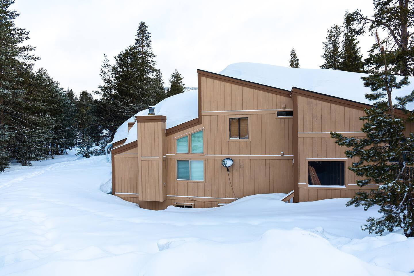 Ascend, Picture taken in May 2023 Cali Pass Bear Valley Ski In Condo walk 2 Lodge