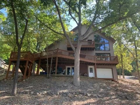 Lake Escape was renovated in Spring 2020. Welcome to your home away from home.