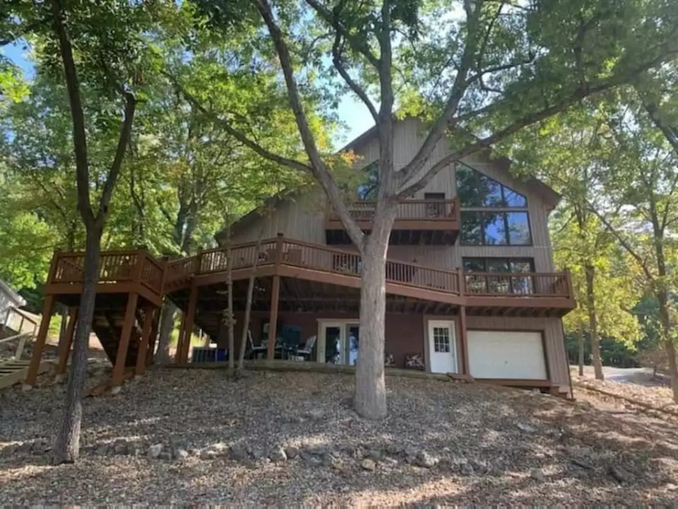 Lake Escape was renovated in Spring 2020. Welcome to your home away from home.