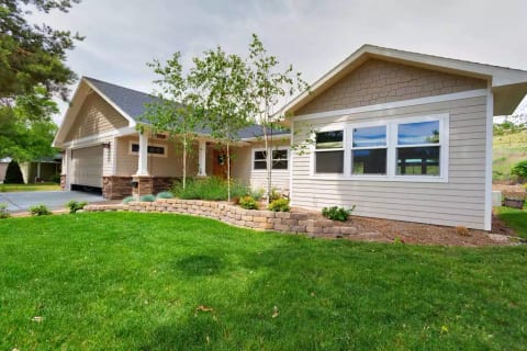 Newly Remodeled Foothills Home-Hike from backyard