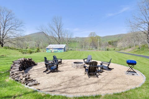Historic Farmhouse - Jump Mountain Views Lexington