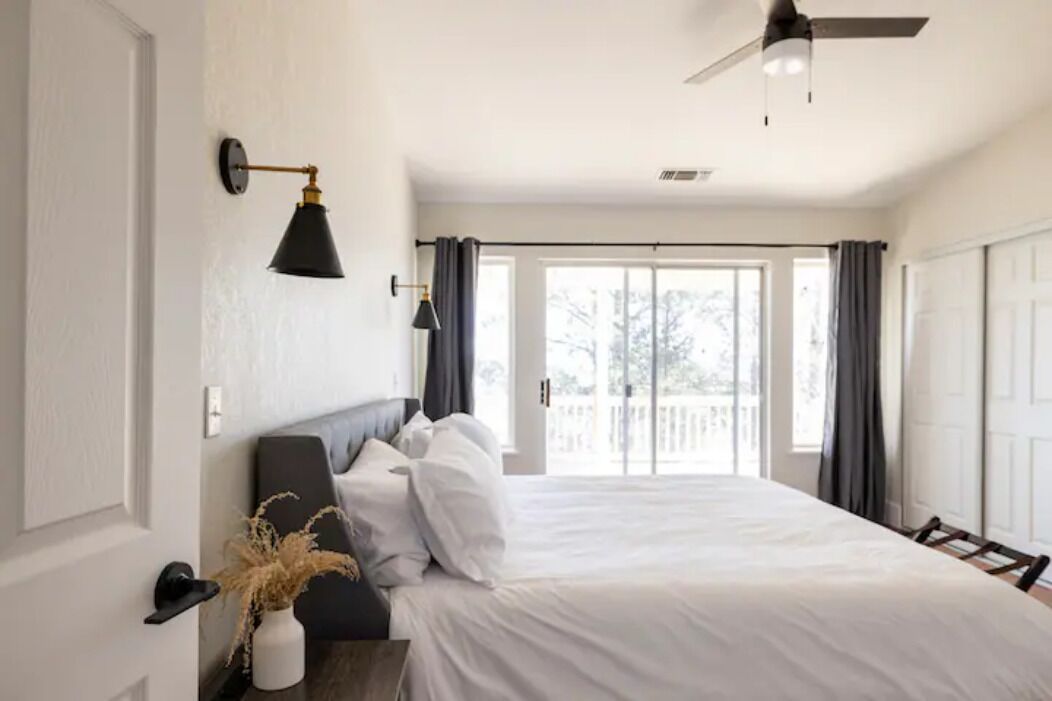Lux & Cozy ~ Sedona Mountain View ~ Heated Pool & Jacuzzi
