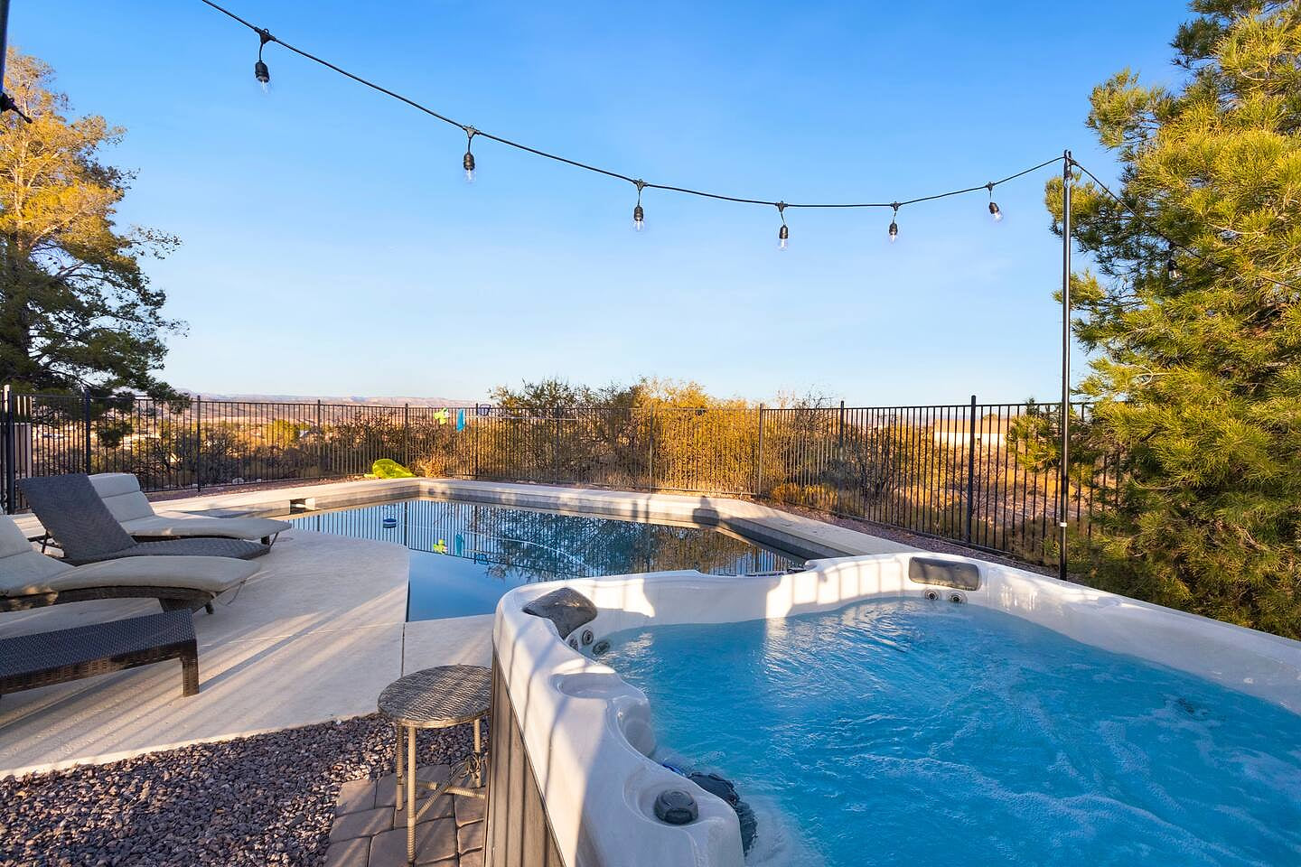 Cool off in the pool or warm up in the hot tub? The choice is yours offering year round options with exceptional views of Sedona Lux & Cozy ~ Sedona Mountain View ~ Heated Pool & Jacuzzi