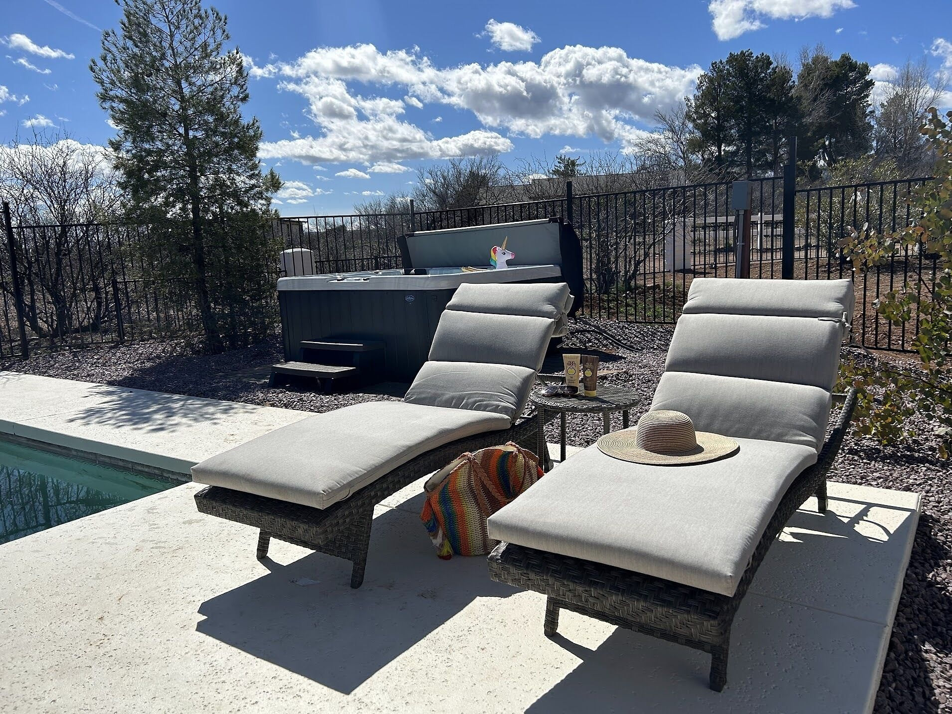 Lux & Cozy ~ Sedona Mountain View ~ Heated Pool & Jacuzzi