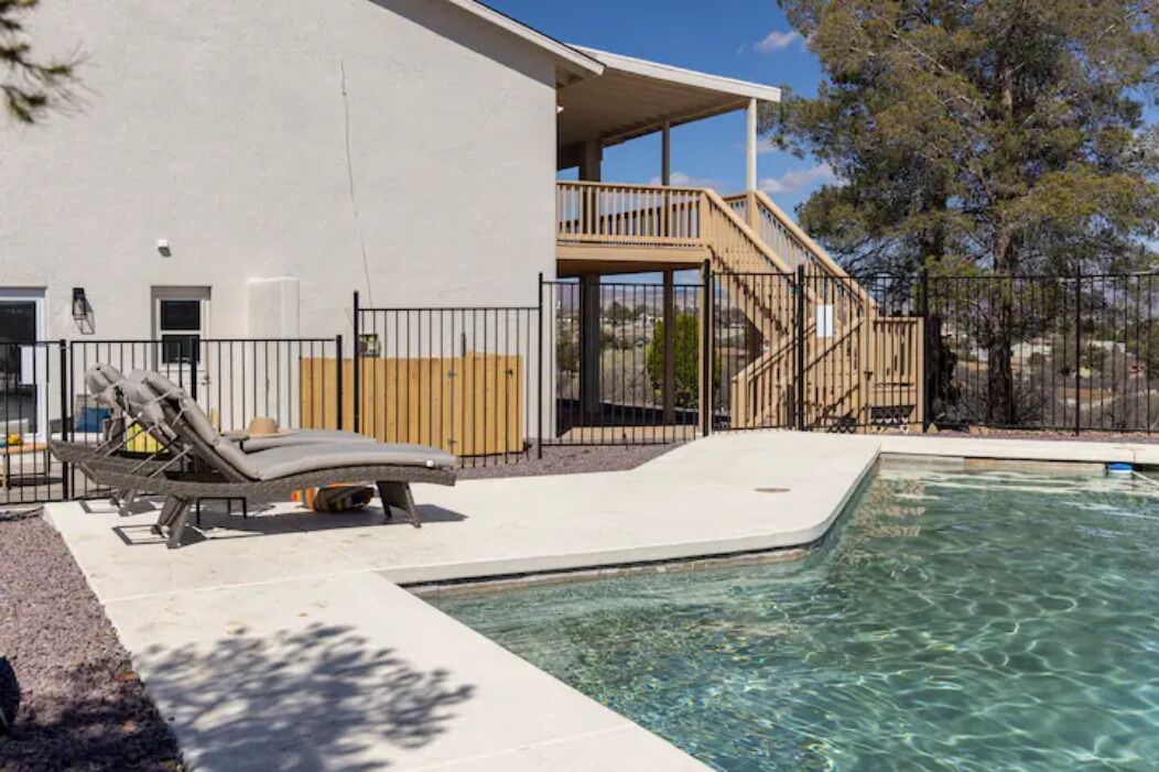 Lux & Cozy ~ Sedona Mountain View ~ Heated Pool & Jacuzzi