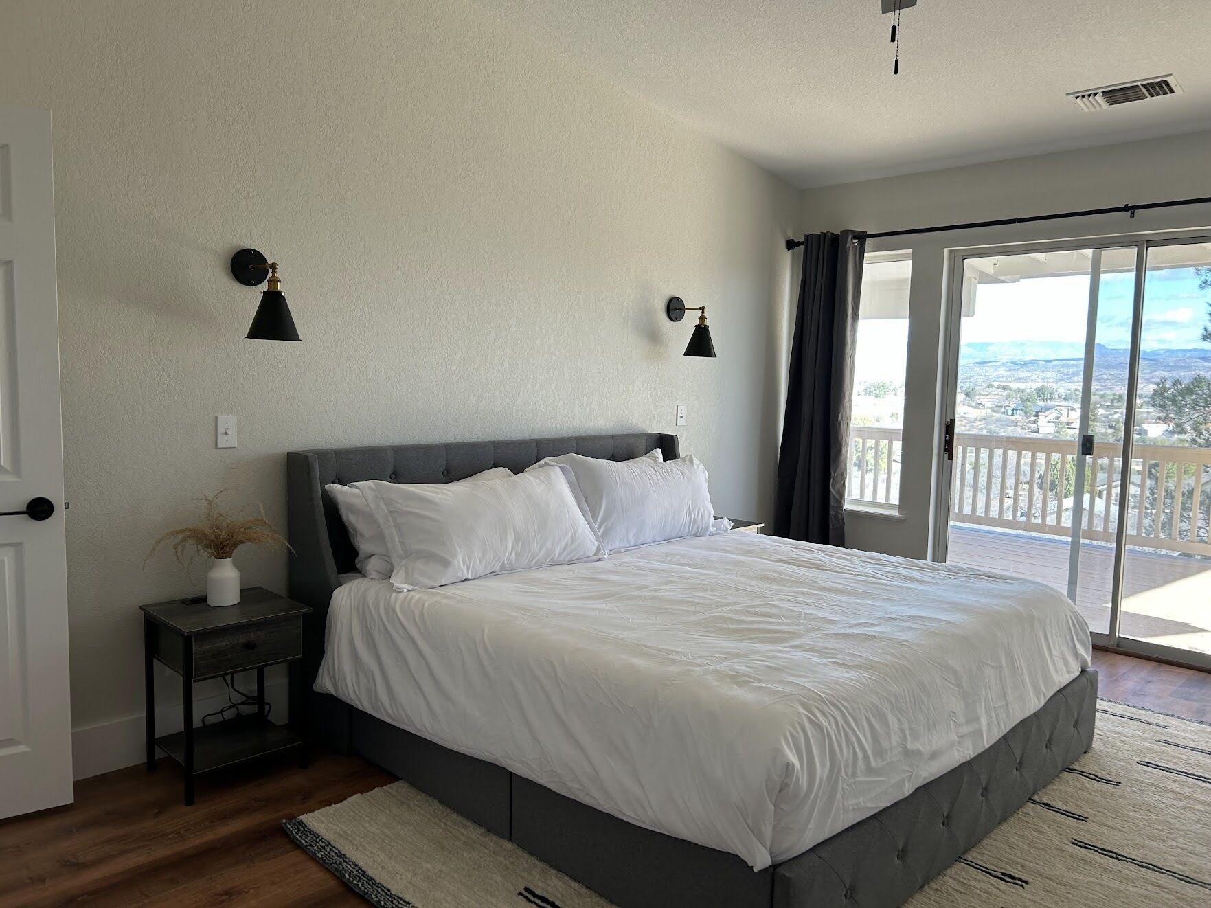 Lux & Cozy ~ Sedona Mountain View ~ Heated Pool & Jacuzzi
