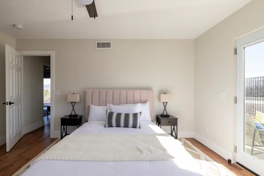 Lux & Cozy ~ Sedona Mountain View ~ Heated Pool & Jacuzzi