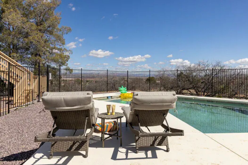 Lux & Cozy ~ Sedona Mountain View ~ Heated Pool & Jacuzzi