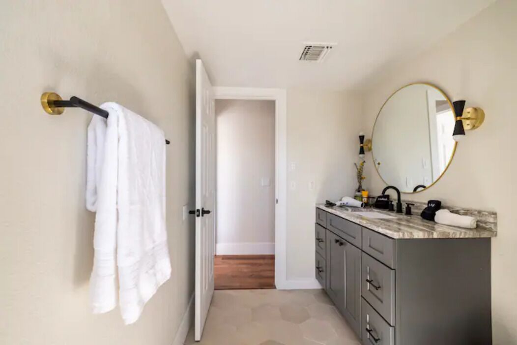 Lux & Cozy ~ Sedona Mountain View ~ Heated Pool & Jacuzzi