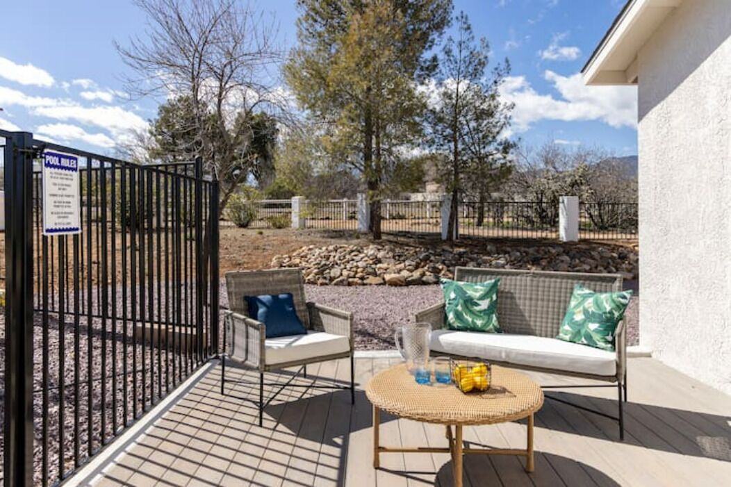 Lux & Cozy ~ Sedona Mountain View ~ Heated Pool & Jacuzzi