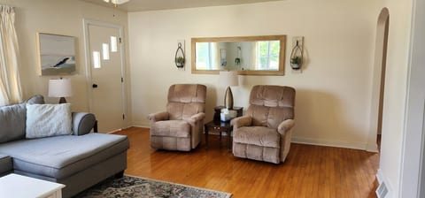 Livingroom, 2 recliners