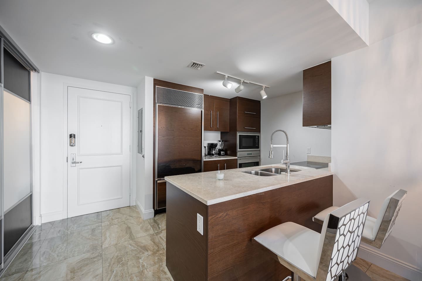 Fully equipped kitchen