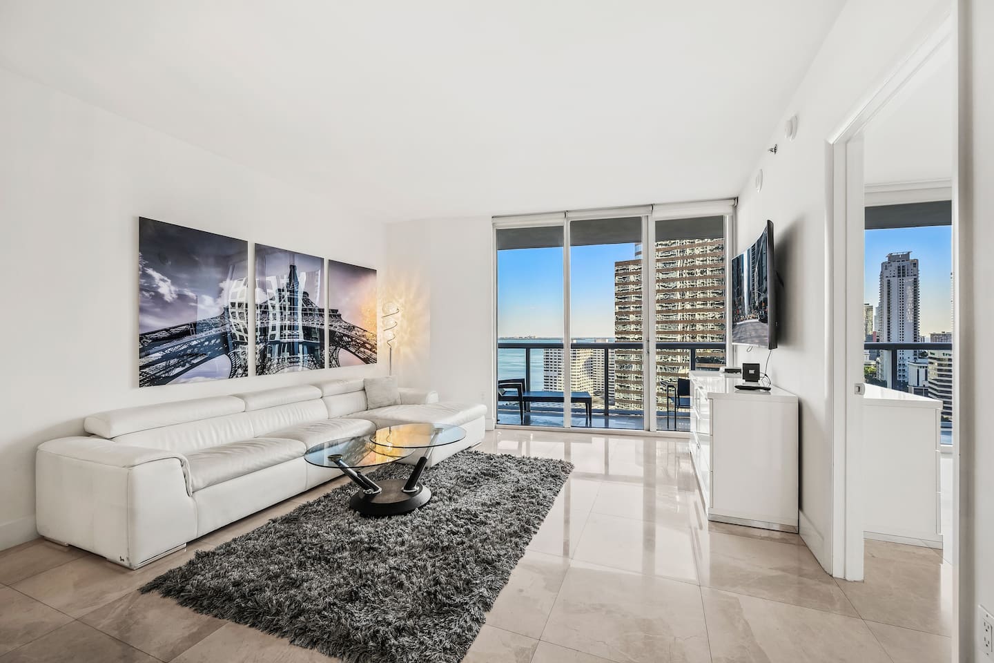 Living room with a terrace/balcony