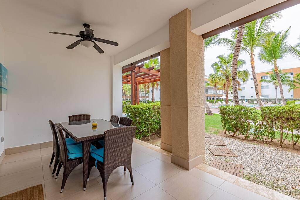 You can see how close the pool is to your back door - it's easy to step inside for a refill or a snack!