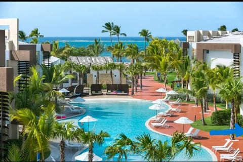The Tipsy Turtle Hideaway is located at the blue arrow - an easy stroll to the beach or just a few steps from the pool. Plenty of chairs, umbrellas and cabanas available for your use
