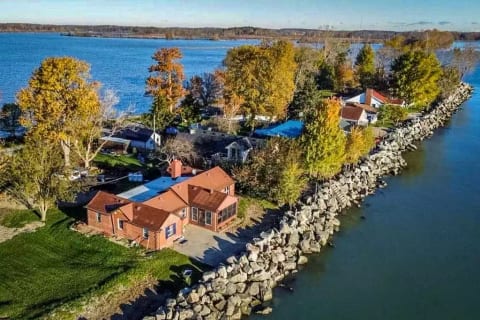 Bird's-eye view of the cottage