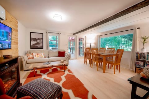 The Cardinal Cabin, downtown Lake Lure, 2BR