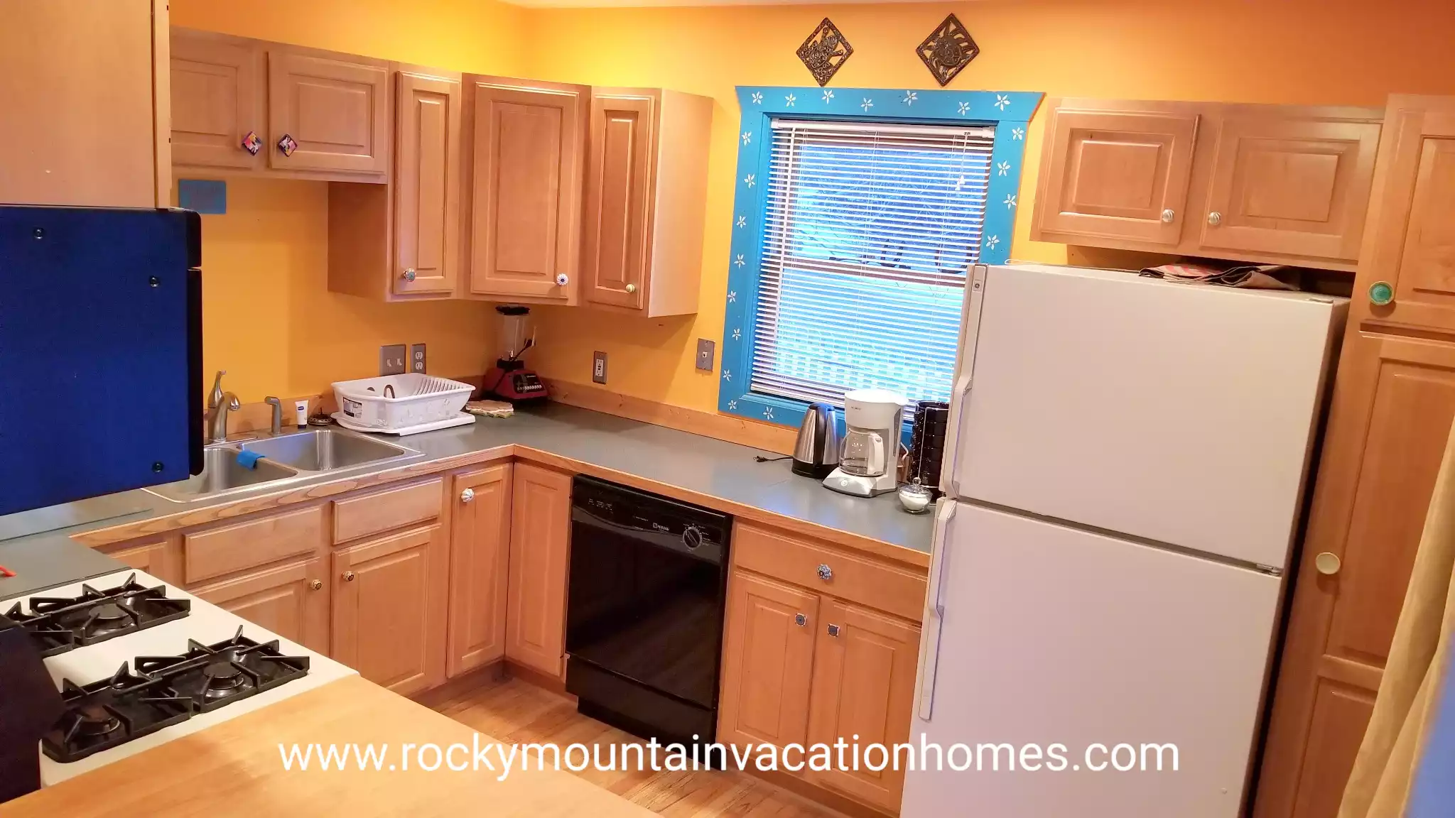 We tried to stock the kitchen so that you can cook a full holiday meal.