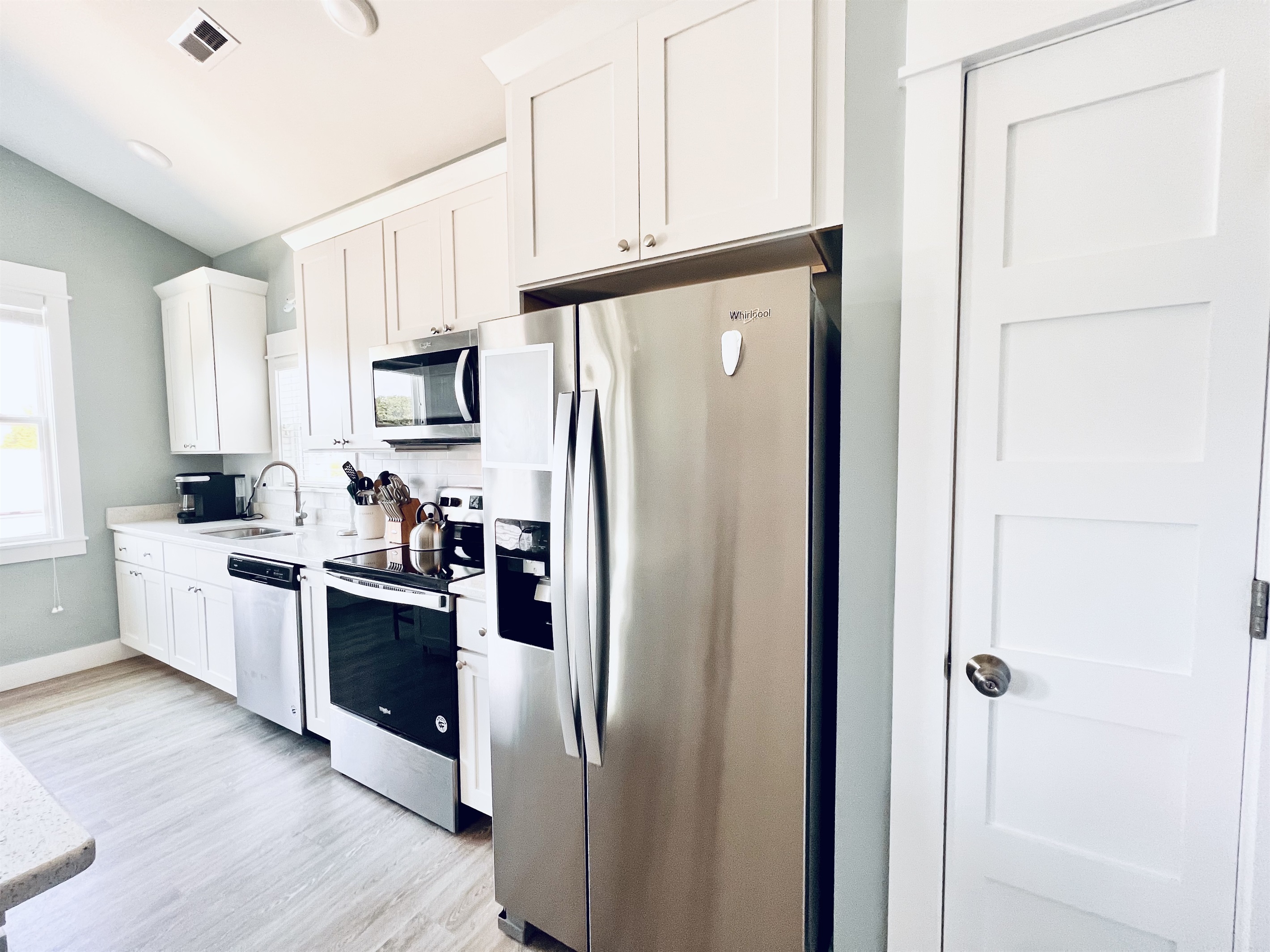 Cook, bake, and entertain in style with a kitchen that has it all.