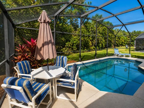 4BR Pool Home in Gated Lake Berkley Resort Near Disney, Wifi