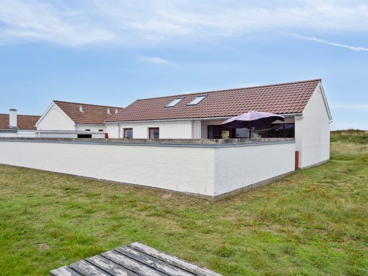 werna-900m-from-the-sea/