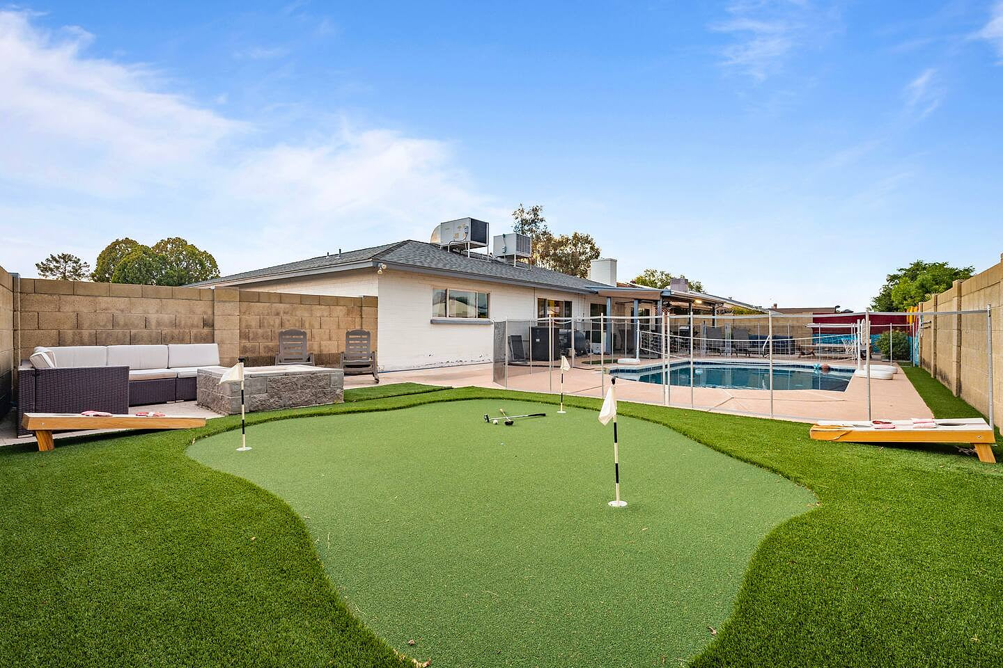 Putt & Grill: From mini-golf challenges on our putting green to sizzling BBQs in the outdoor eating area, every moment is a memory in the making. Glendale: Heated Pool~Golf~Games~Westgate~Pets