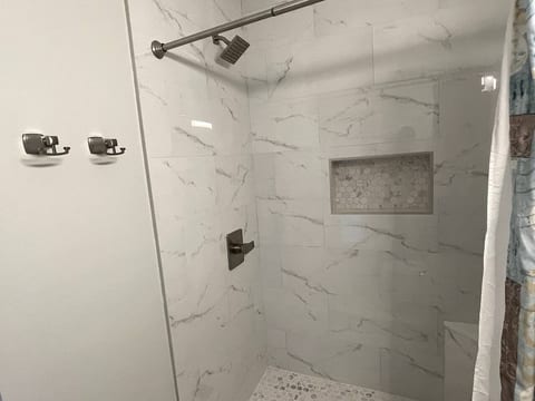 Beach Daze-Gorgeous new shower! Bikes Included