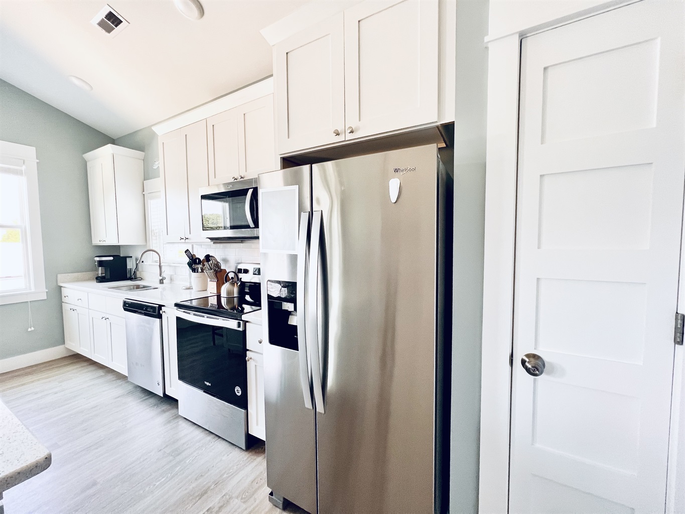 Cook, bake, and entertain in style with a kitchen that has it all.