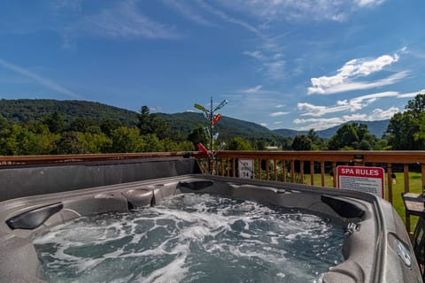 Hot Tub | Views | Fire Pit | Pets | WiFi | Hiking