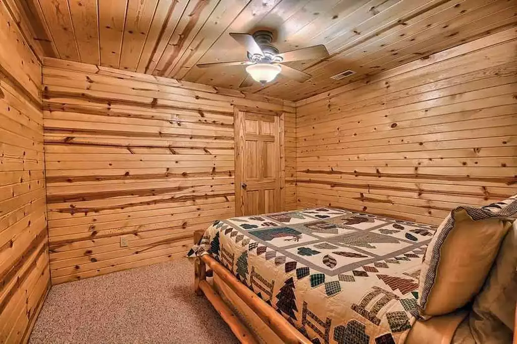 Downstairs BR Queen Bed - Westwind Cabin (8 bedroom) - Rockbridge