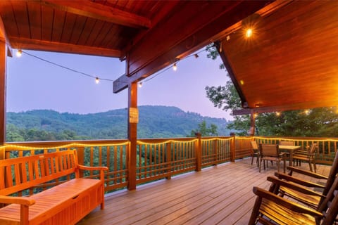 Mtn View/Dollywood/HotTub/Fireplaces/No Steep Road