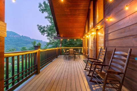Mtn View/Dollywood/HotTub/Fireplaces/No Steep Road