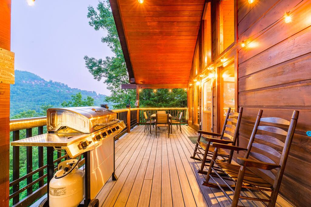 Deck 1 - Beautiful Mountain View