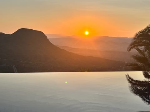 See sunsets 