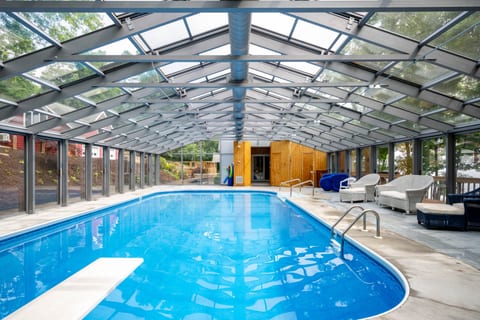 Lake house with jacuzzi and enclosed pool