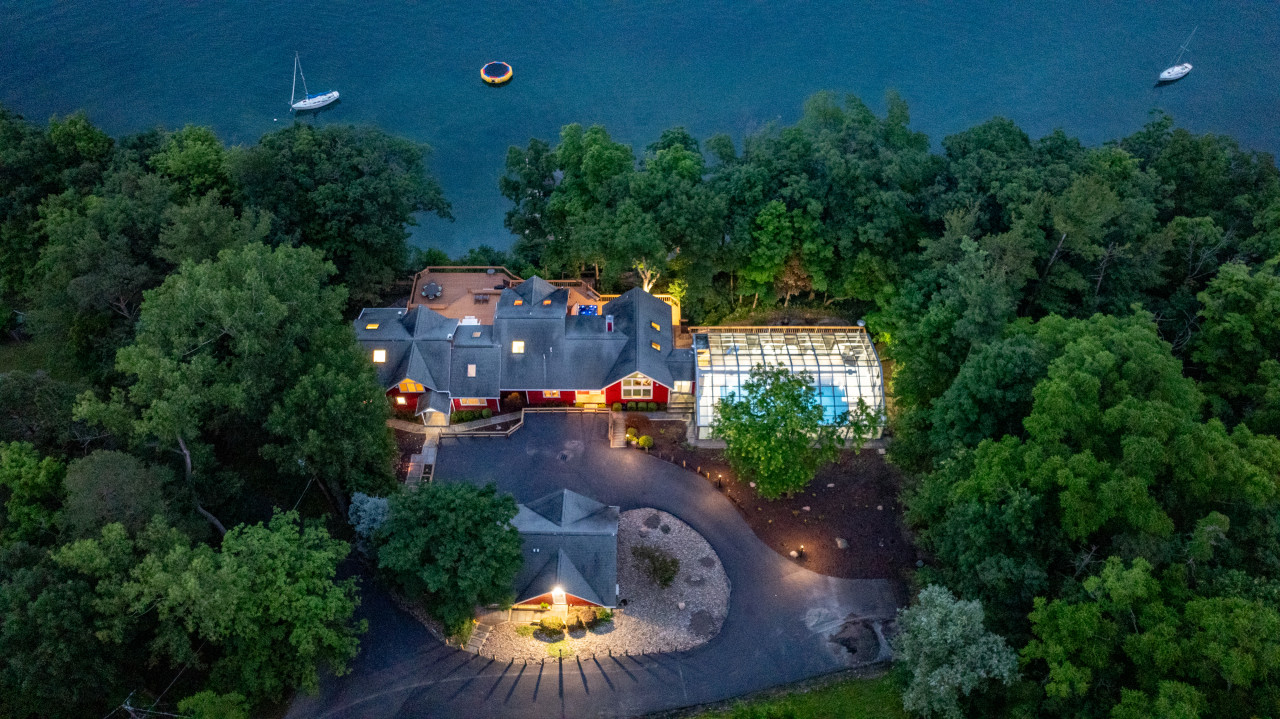 Lake house with jacuzzi and enclosed pool