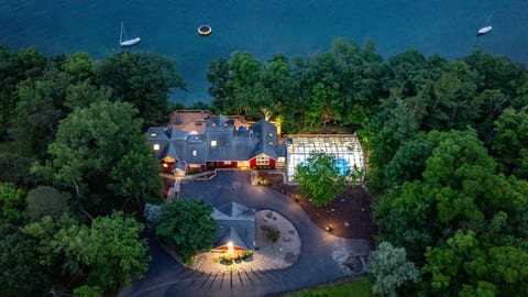 Lake house with jacuzzi and enclosed pool