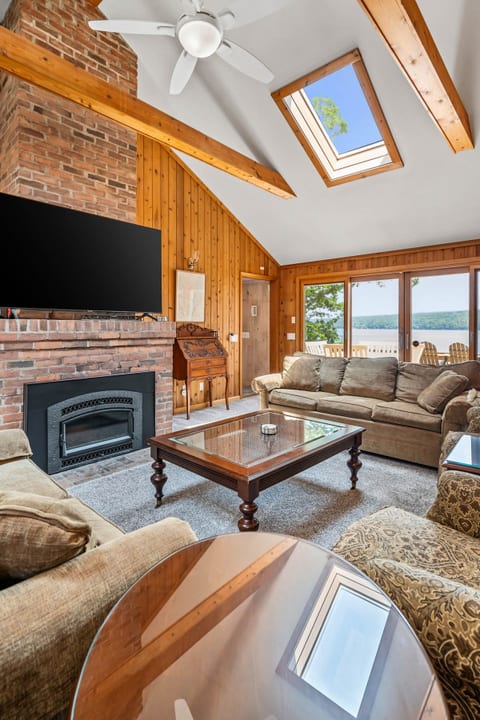 Lake house with jacuzzi and enclosed pool
