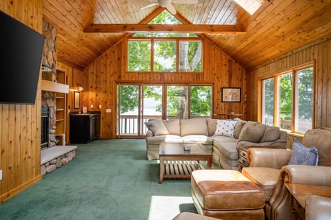 Lake house with jacuzzi and enclosed pool