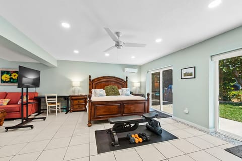 Seaside oasis studio with with heated pool