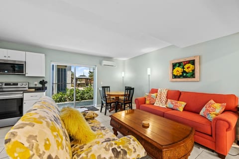 Seaside oasis studio with with heated pool