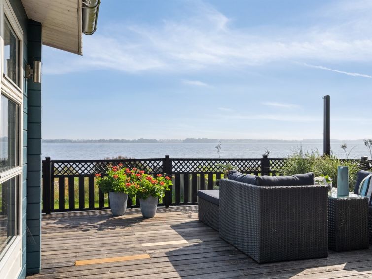 gyrth-20m-to-the-fjord/