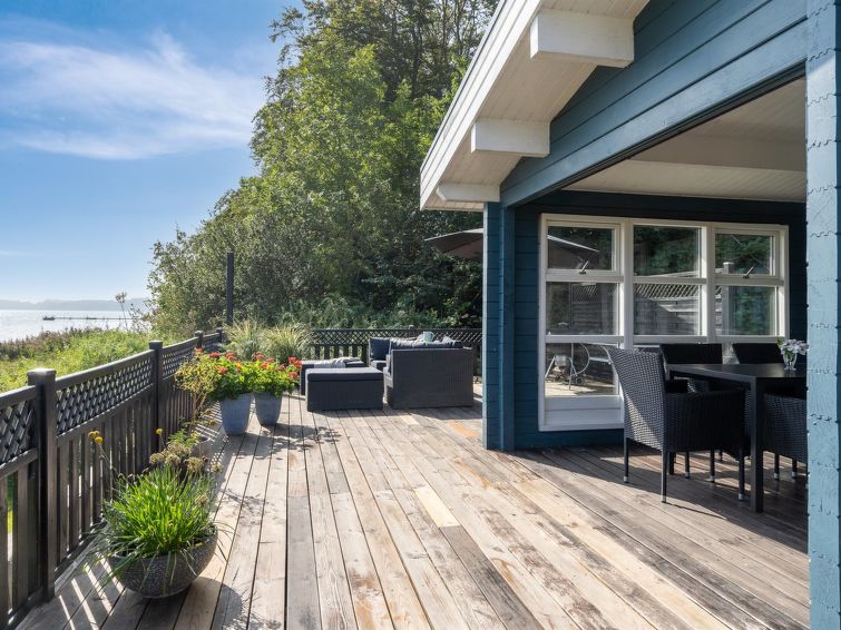 gyrth-20m-to-the-fjord/