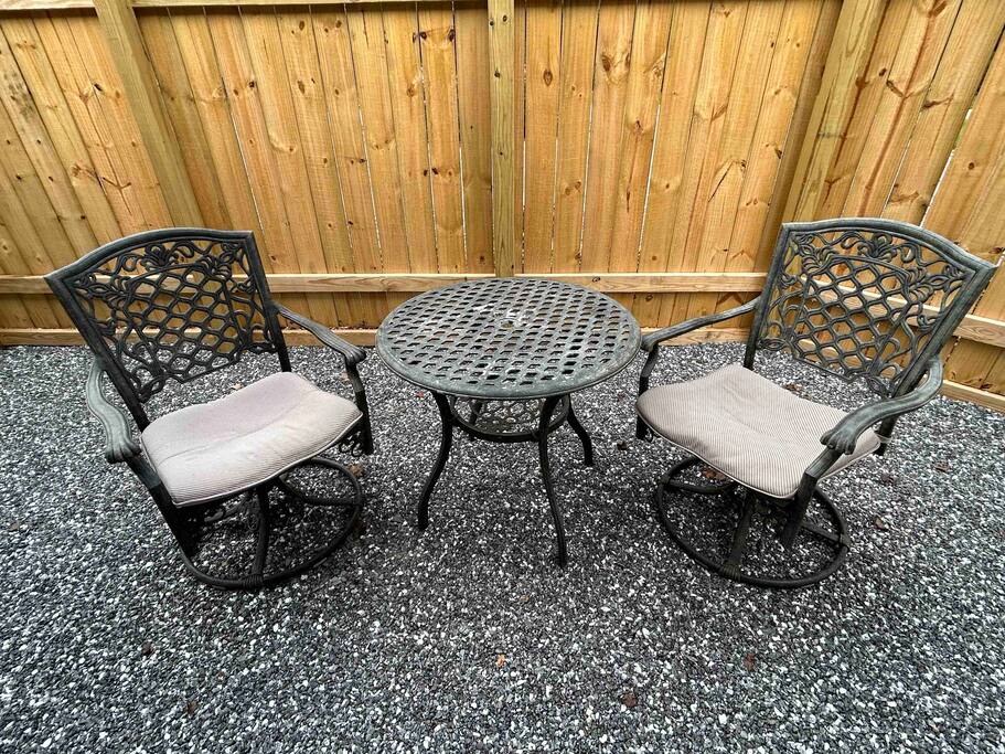private backyard tiny home Bryson City, NC and Deep Creek area private backyard tiny home Bryson City, NC and Deep Creek area - Cozy Retreat + Hot Tub + Near Town/Train/Breweries - 28713