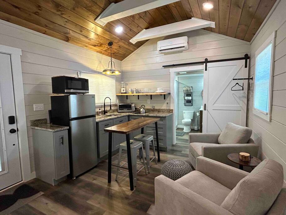 Cozy Retreat + Hot Tub + Near Town/Train/Breweries