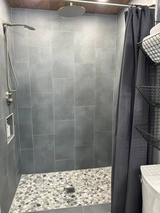 charming tiny home with full amenities including custom walk-in tiled shower and hot tub charming tiny home with full amenities including custom walk-in tiled shower and hot tub - Cozy Retreat + Hot Tub + Near Town/Train/Breweries - 28713