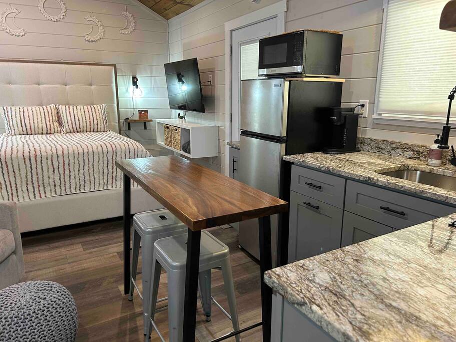 Cozy Retreat + Hot Tub + Near Town/Train/Breweries