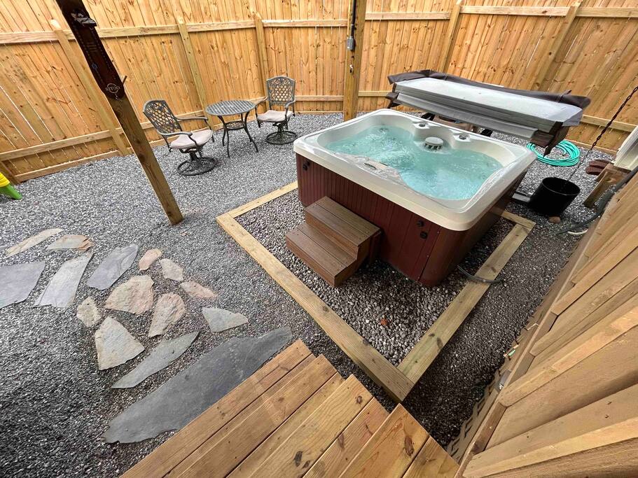 private hot tub at tiny home near downtown Bryson City, NC private hot tub at tiny home near downtown Bryson City, NC - Cozy Retreat + Hot Tub + Near Town/Train/Breweries - 28713