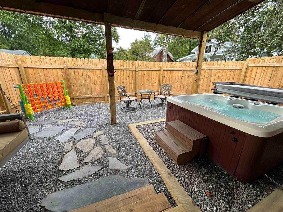 Cozy Retreat + Hot Tub + Near Town/Train/Breweries