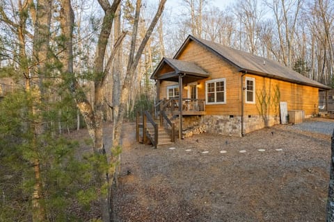 Luxe Cabin Getaway•BlueRidge•Vineyards•HotTub